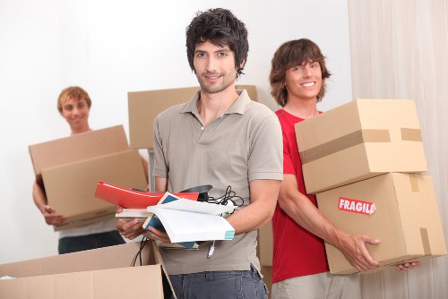 Flexible moving van support for flats and businesses in Fulham