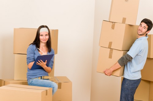 Household boxes and fragile-item packing in Fulham